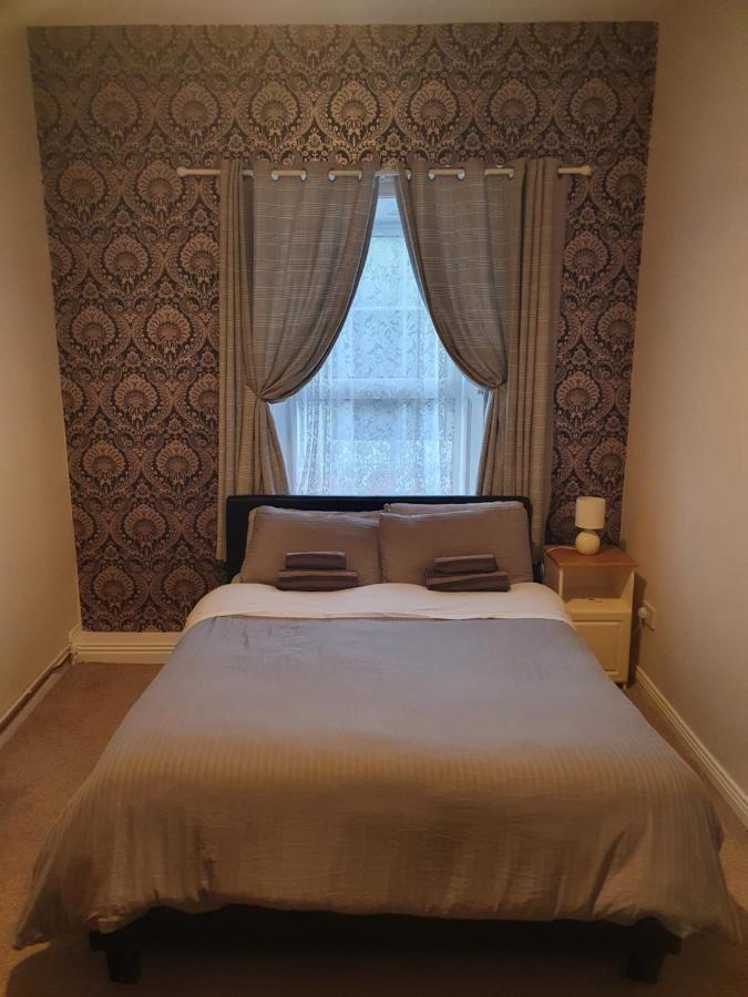 Gordon'S Guesthouse Loughrea Exteriör bild